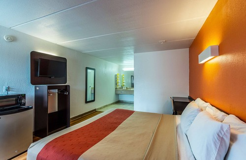 Cleveland Hotel | Motel 6 Cleveland, TX