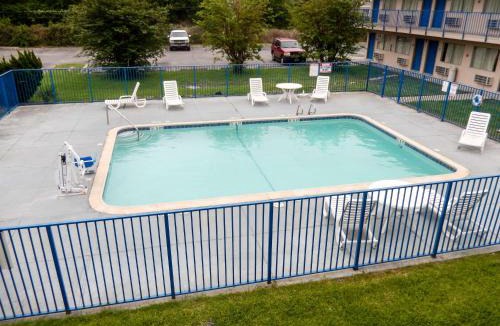Clute Hotel | Motel 6-Clute, TX