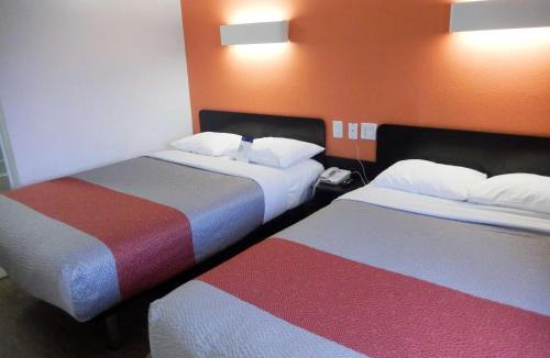 Clute Hotel | Motel 6-Clute, TX