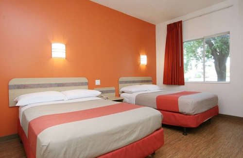 Burlington Hotel | Motel 6 Colchester, VT - Burlington