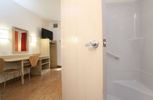 Burlington Hotel | Motel 6 Colchester, VT - Burlington