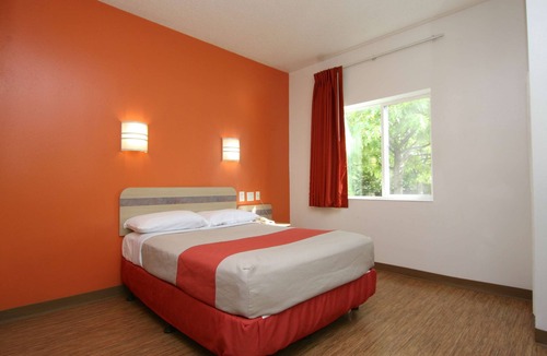 Burlington Hotel | Motel 6 Colchester, VT - Burlington