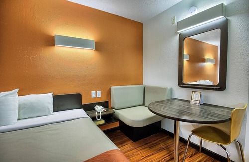 Columbus Hotel | Motel 6 Columbus, OH - West