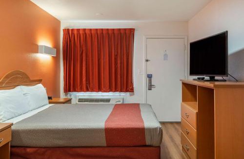 Concord Hotel | Motel 6-Concord, CA