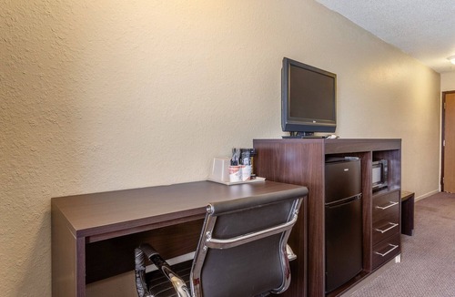 Concordia Hotel | Motel 6 Concordia, MO
