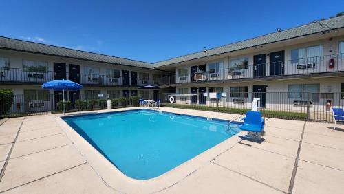 Conroe Hotel | Motel 6-Conroe, TX