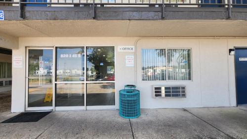 Conroe Hotel | Motel 6-Conroe, TX