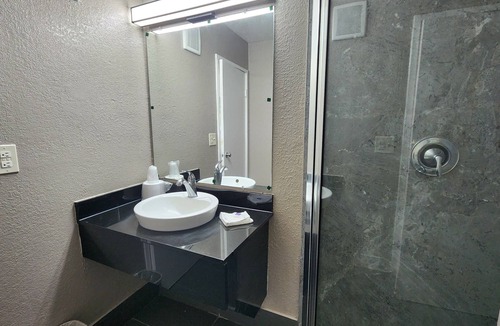 Conroe Hotel | Motel 6 Conroe, TX