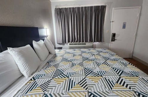 Conroe Hotel | Motel 6 Conroe, TX