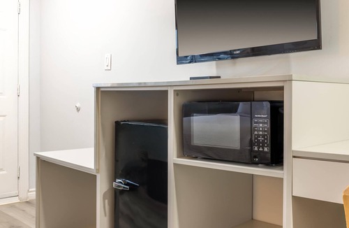 Cornwall Hotel | Motel 6 – Cornwall, ON