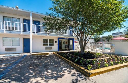 Central City Hotel | Motel 6-Corpus Christi, TX - Northwest