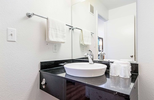 Central City Hotel | Motel 6 Corpus Christi, TX - Northwest
