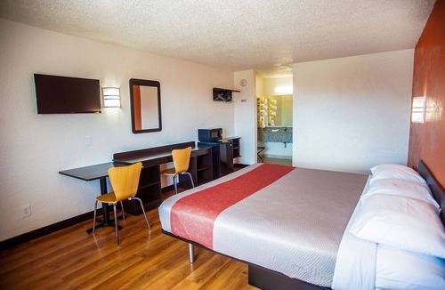 Corsicana Hotel | Motel 6 Corsicana, TX