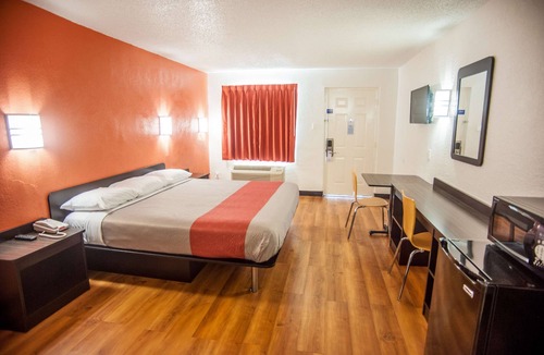 Corsicana Hotel | Motel 6 Corsicana, TX
