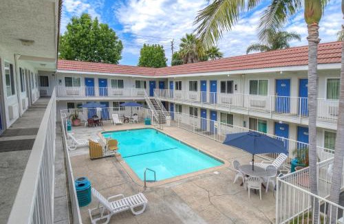 Halecrest Hotel | Motel 6-Costa Mesa, CA