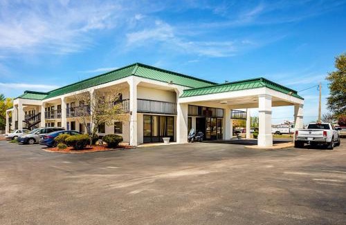 Covington Hotel | Motel 6-Covington, TN