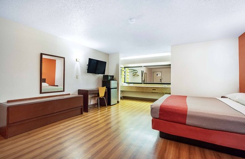 Covington Hotel | Motel 6 Covington, TN