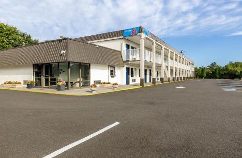 Cedar Mountain Hotel | Motel 6 Culpeper, VA