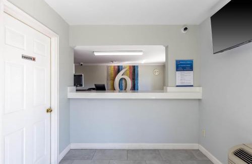 Cedar Mountain Hotel | Motel 6 Culpeper, VA