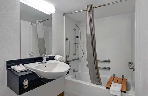 Cutler Bay Hotel | Motel 6 Cutler Bay, FL