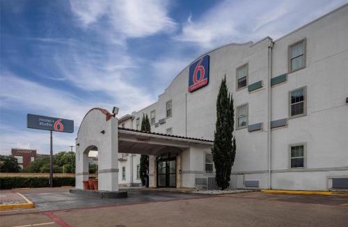 Dallas Design District Hotel | Motel 6 Dallas TX Downtown