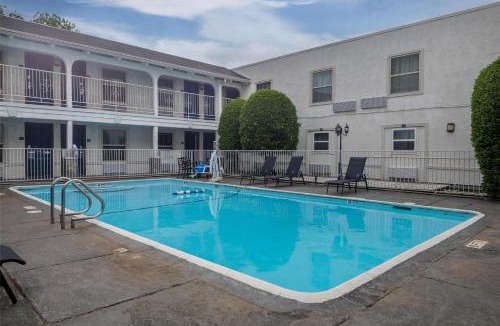 Dallas Design District Hotel | Motel 6 Dallas TX Downtown