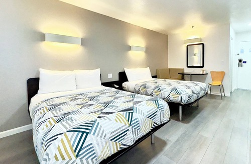 Buckner Terrace - Everglade Park Hotel | Motel 6 Dallas, TX - Fair Park