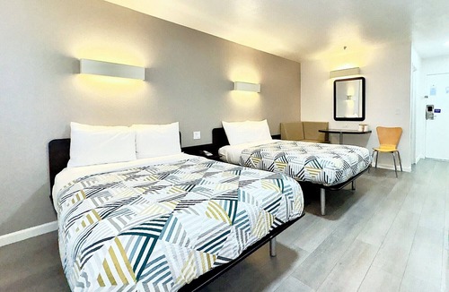Buckner Terrace - Everglade Park Hotel | Motel 6 Dallas, TX - Fair Park