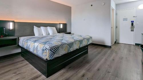 Danvers Hotel | Motel 6-Danvers, MA - Boston North