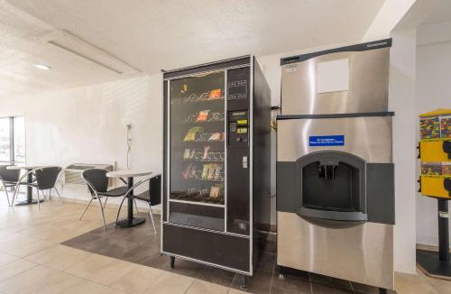 Dayton Hotel | Motel 6-Dayton, OH