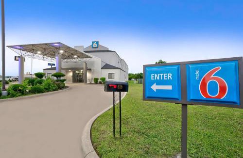 Denison Hotel | Motel 6-Denison, TX