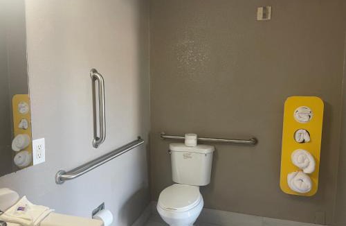 Denton Hotel | Motel 6 Denton, TX - UNT