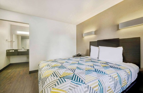 Denton Hotel | Motel 6 Denton, TX - UNT
