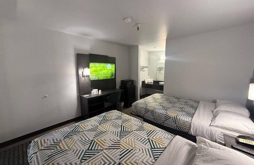 Berwick Hotel | Motel 6 Des Moines, IA - North