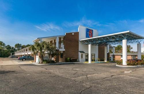 Dothan Hotel | Motel 6-Dothan, AL