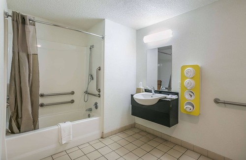 Dothan Hotel | Motel 6 Dothan, AL