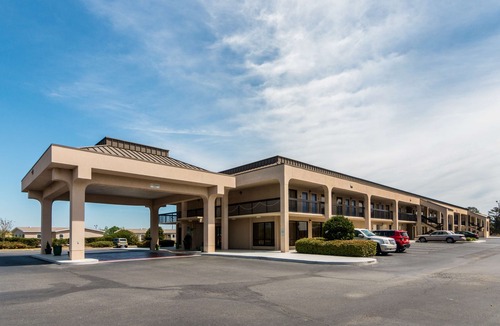 Dublin Hotel | Motel 6 Dublin, GA