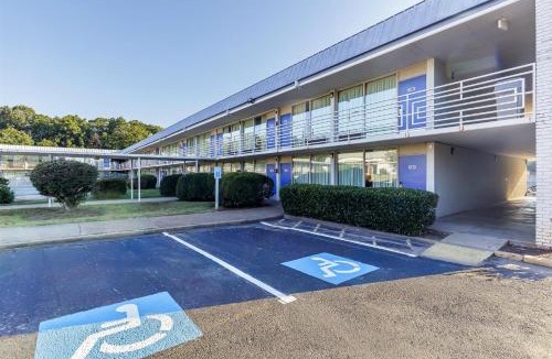 Montclair Hotel | Motel 6-Dumfries, VA