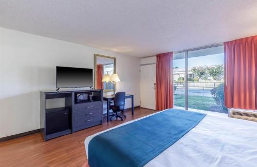 Montclair Hotel | Motel 6-Dumfries, VA