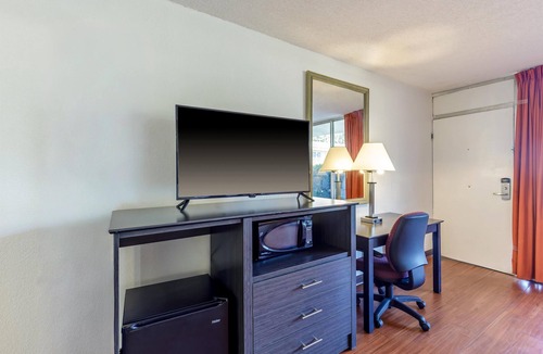 Dumfries Hotel | Motel 6 Dumfries, VA
