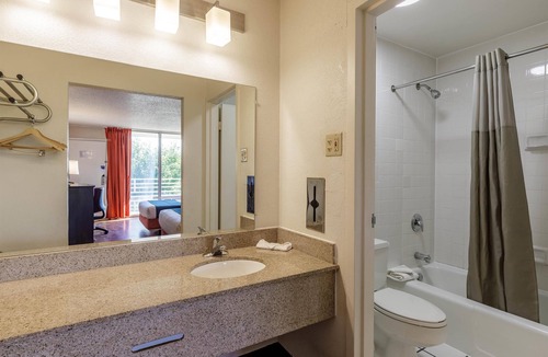 Dumfries Hotel | Motel 6 Dumfries, VA