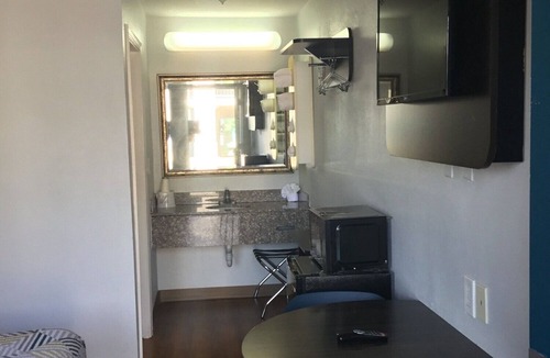 El Paso Hotel | Motel 6 El Paso, TX - West