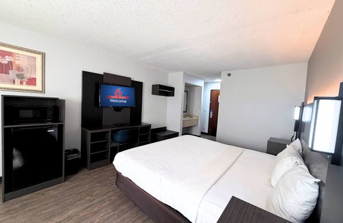 Elkhart Hotel | Motel 6 Elkhart, IN