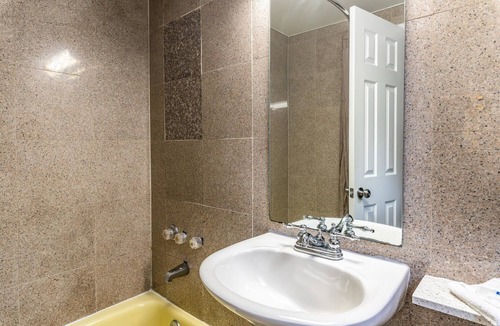 Elmsford Hotel | Motel 6 Elmsford, NY - White Plains