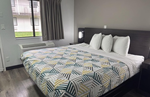 Enfield Hotel | Motel 6 Enfield, CT - Hartford