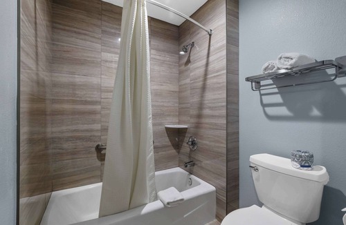 Central Escondido Hotel | Motel 6 Escondido, CA