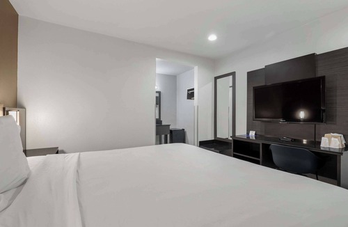 Central Escondido Hotel | Motel 6 Escondido, CA