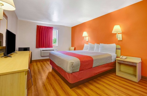 Espanola Hotel | Motel 6 Espanola, NM