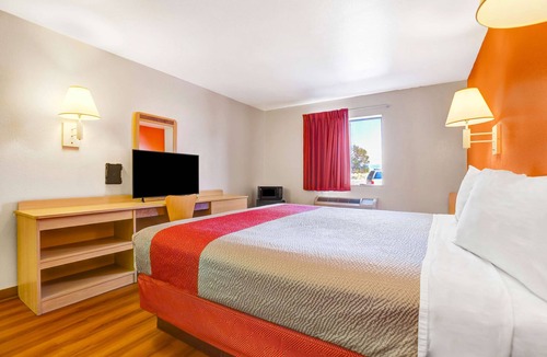 Espanola Hotel | Motel 6 Espanola, NM