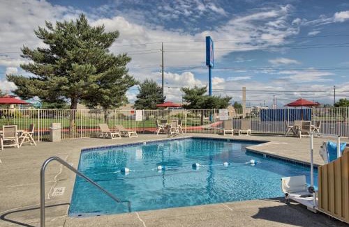 Holly Hotel | Motel 6-Everett, WA - North